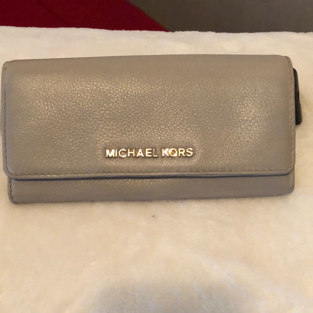 🌷SOLD 🌷Michael Kors wallet
